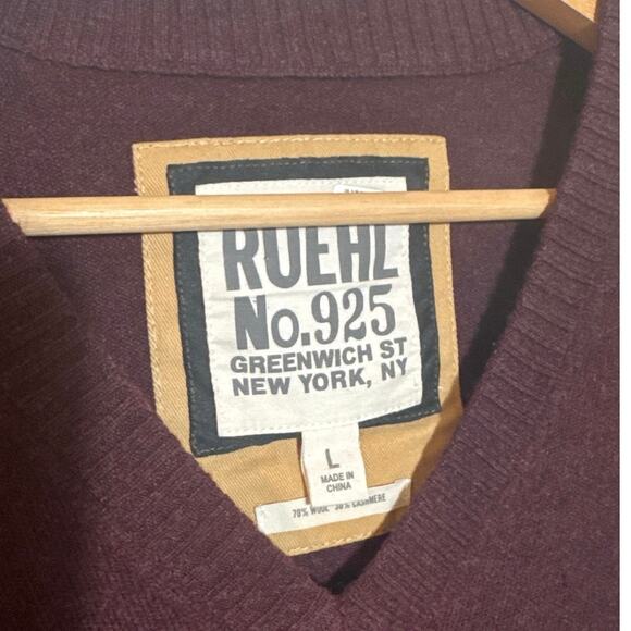 VTG Men's Size L Ruehl No.925 V-Neck Burgundy Red Sweater Wool & Cashmere Blend - Picture 3 of 6